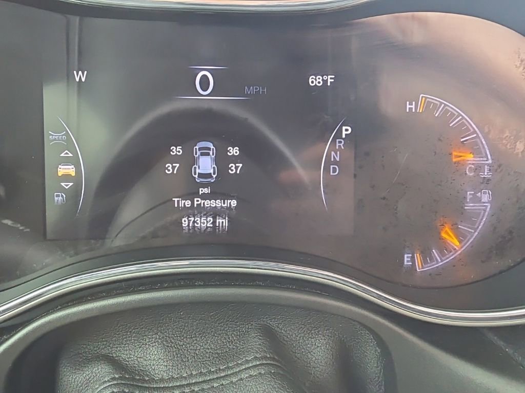 Used 2020 Jeep Grand Cherokee Altitude AWD/4WD image 17