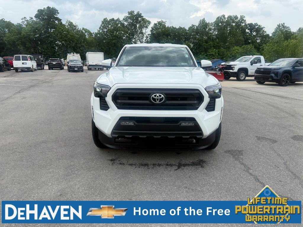 Used 2024 Toyota Tacoma SR5 AWD/4WD image 9
