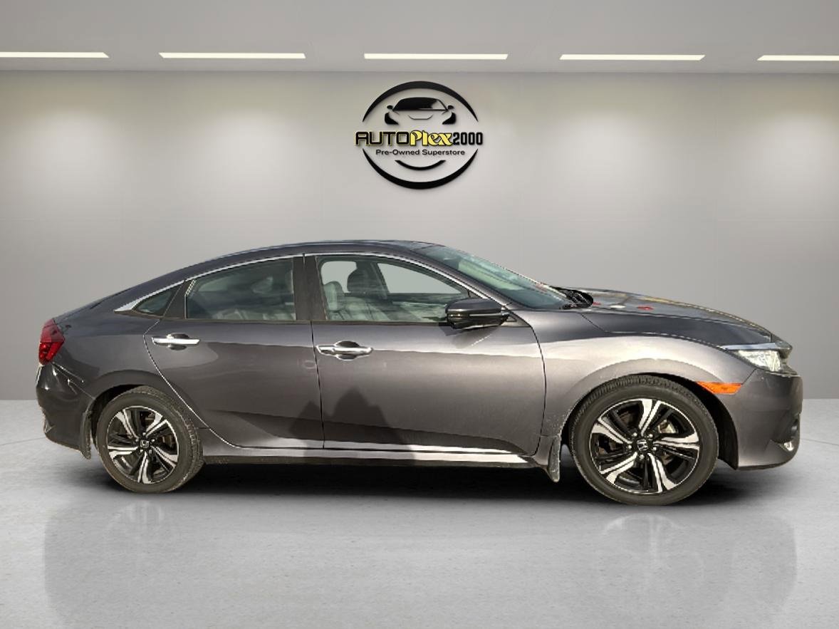 Used 2017 Honda Civic Touring image 5