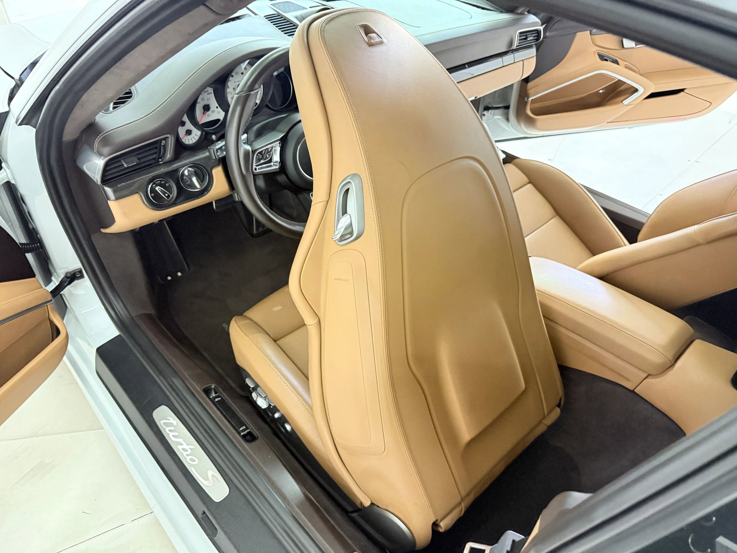Used 2017 Porsche 911 Turbo S AWD/4WD image 33