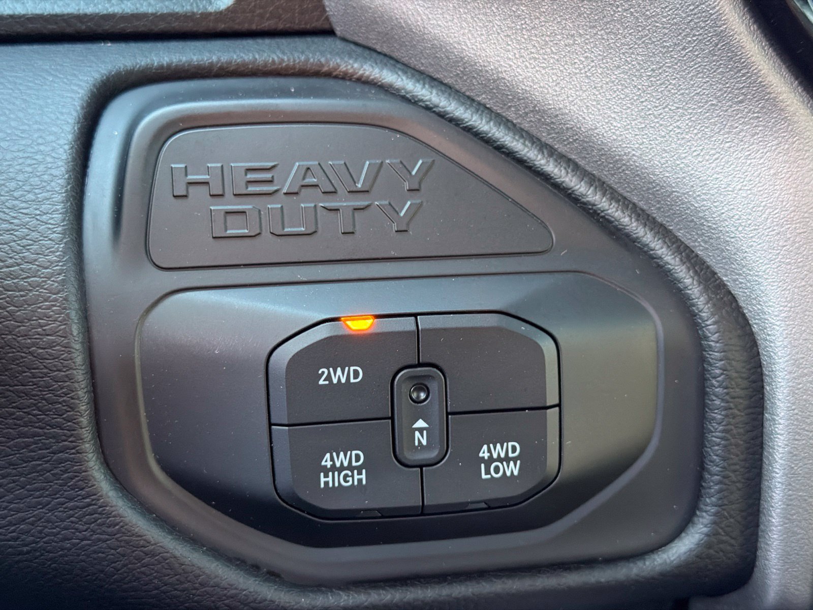 Used 2025 RAM 2500 Laramie AWD/4WD image 25