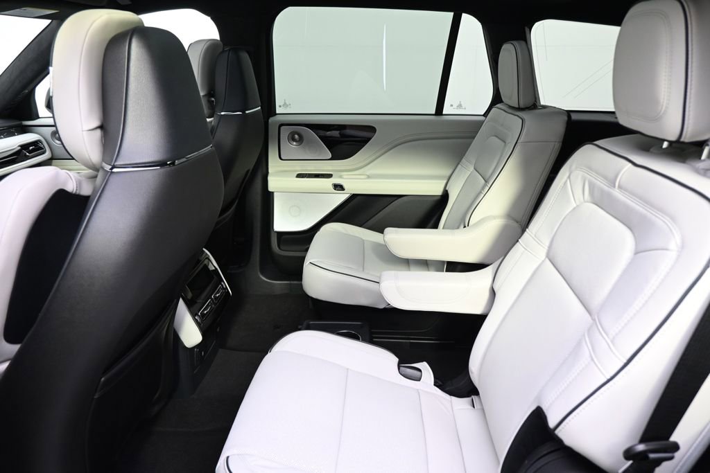 New 2026 Lincoln Aviator Black Label w/ Jet Appearance Package image 21