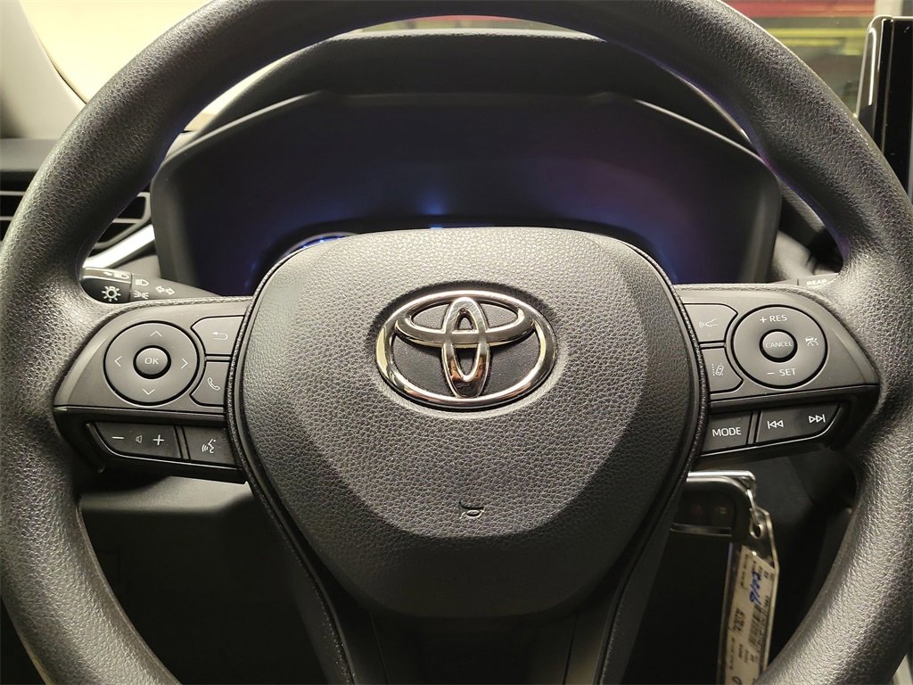 Used 2022 Toyota RAV4 LE image 17