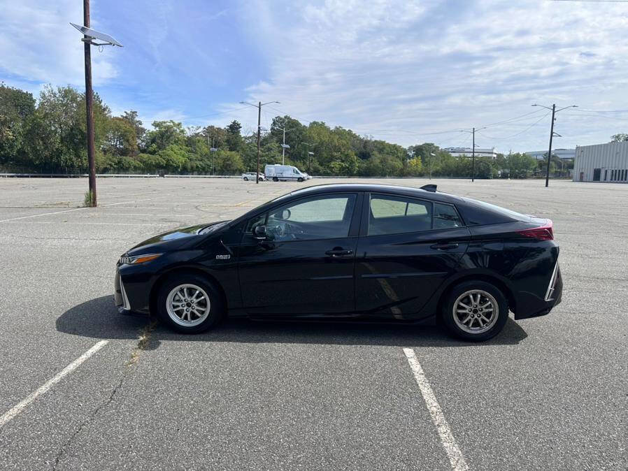 Used 2022 Toyota Prius Prime LE image 5