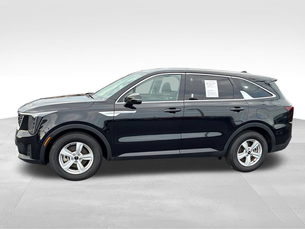 Used 2026 Kia Sorento LX FWD image 2