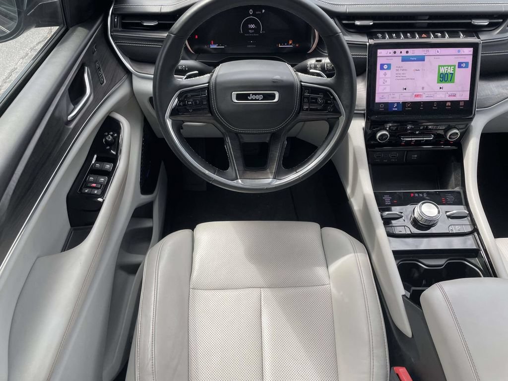Certified 2022 Jeep Grand Cherokee Overland w/ Luxury Tech Group IV AWD/4WD image 18