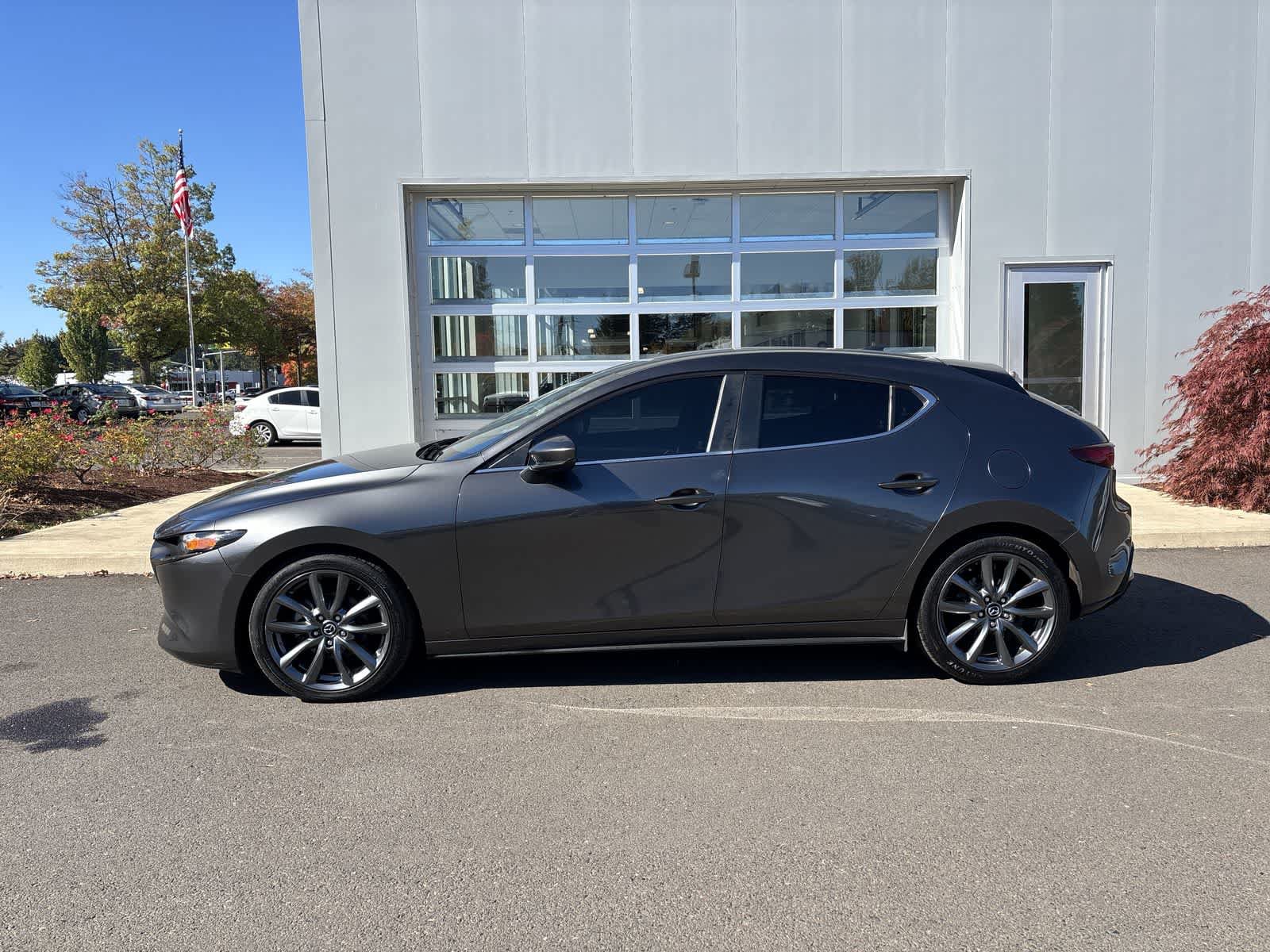 Used 2019 MAZDA MAZDA3 Hatchback w/ Preferred Package FWD image 2