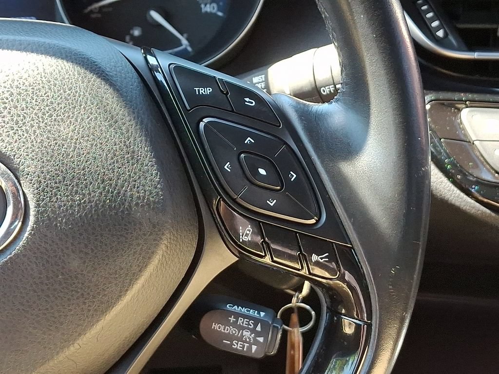 Used 2018 Toyota C-HR XLE FWD image 22