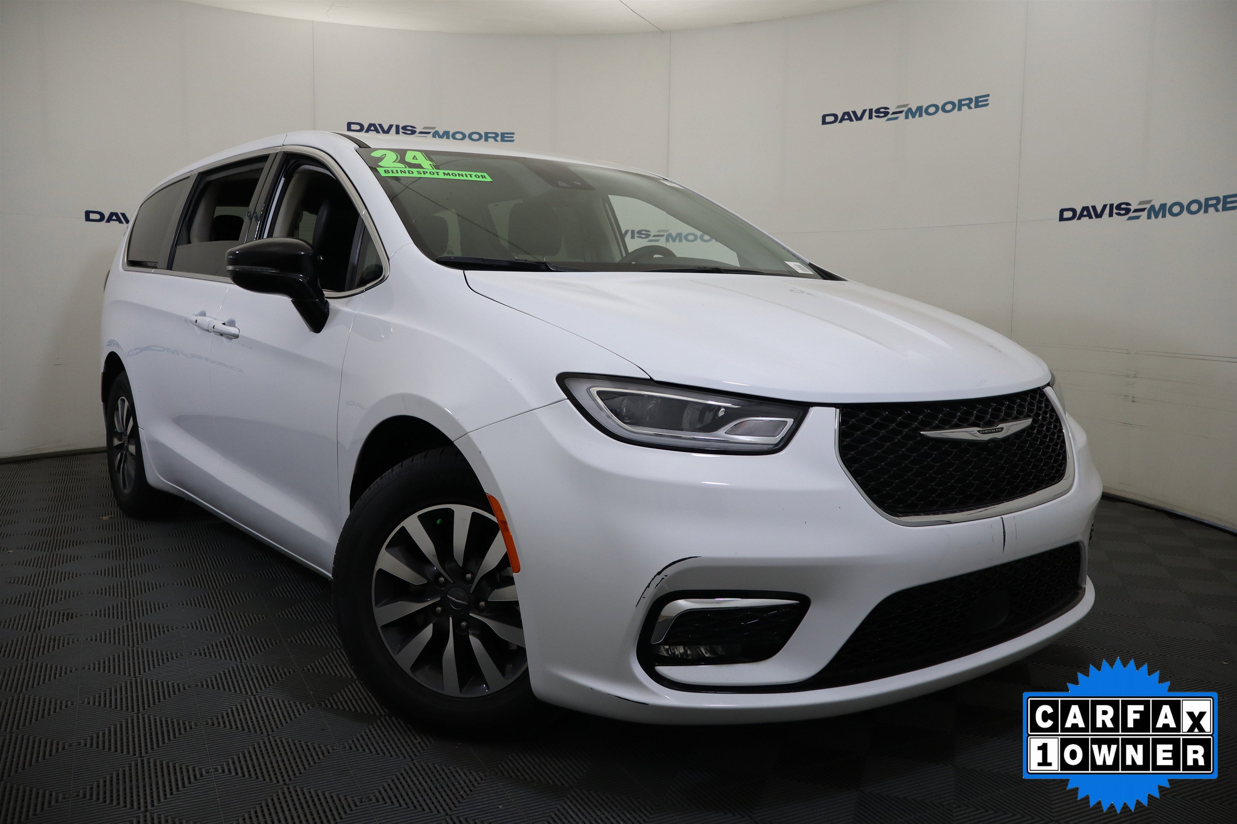 Used 2024 Chrysler Pacifica Select image 36