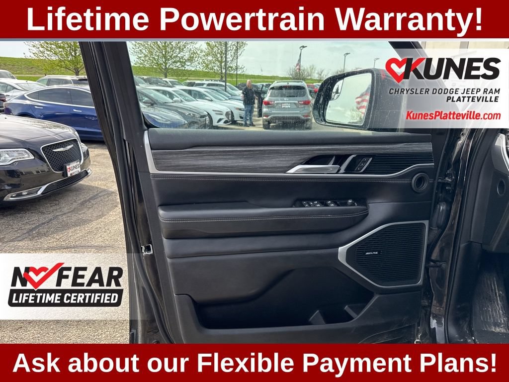 Used 2023 Jeep Wagoneer Series II AWD/4WD image 13