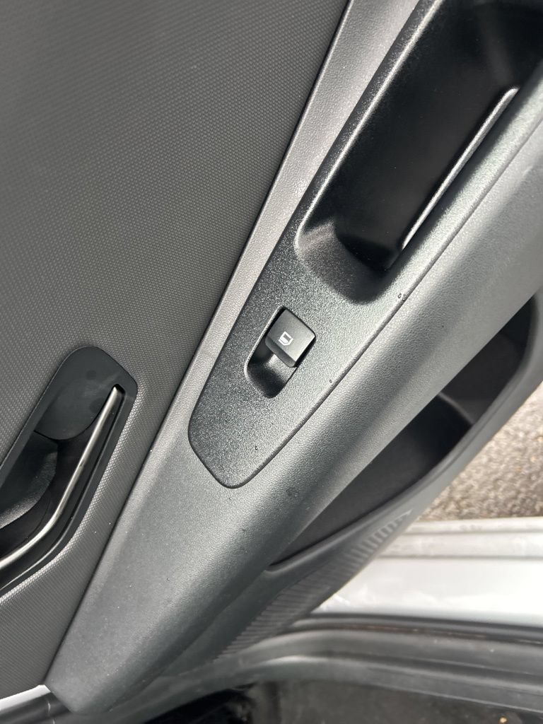 Used 2025 Hyundai Elantra SEL FWD image 20