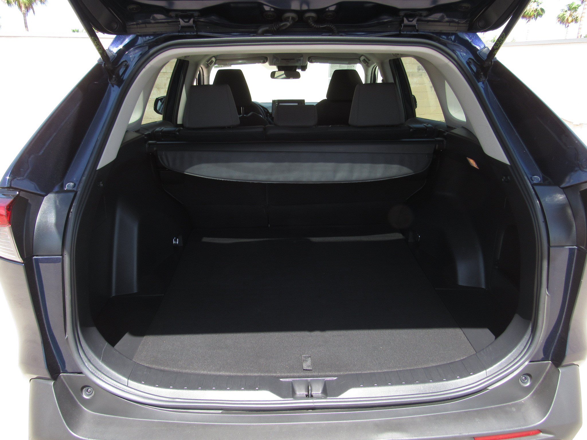 Used 2021 Toyota RAV4 XLE w/ XLE Grade Weather Package AWD/4WD image 12