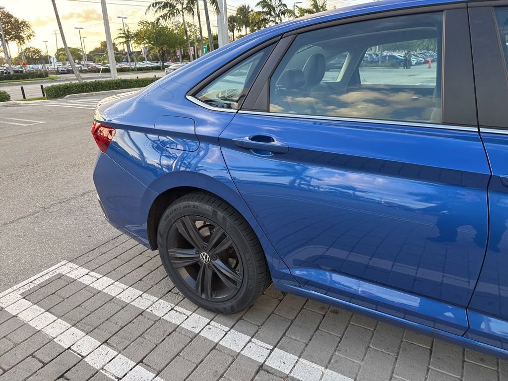 Used 2023 Volkswagen Jetta SE w/ Panoramic Sunroof Package image 10
