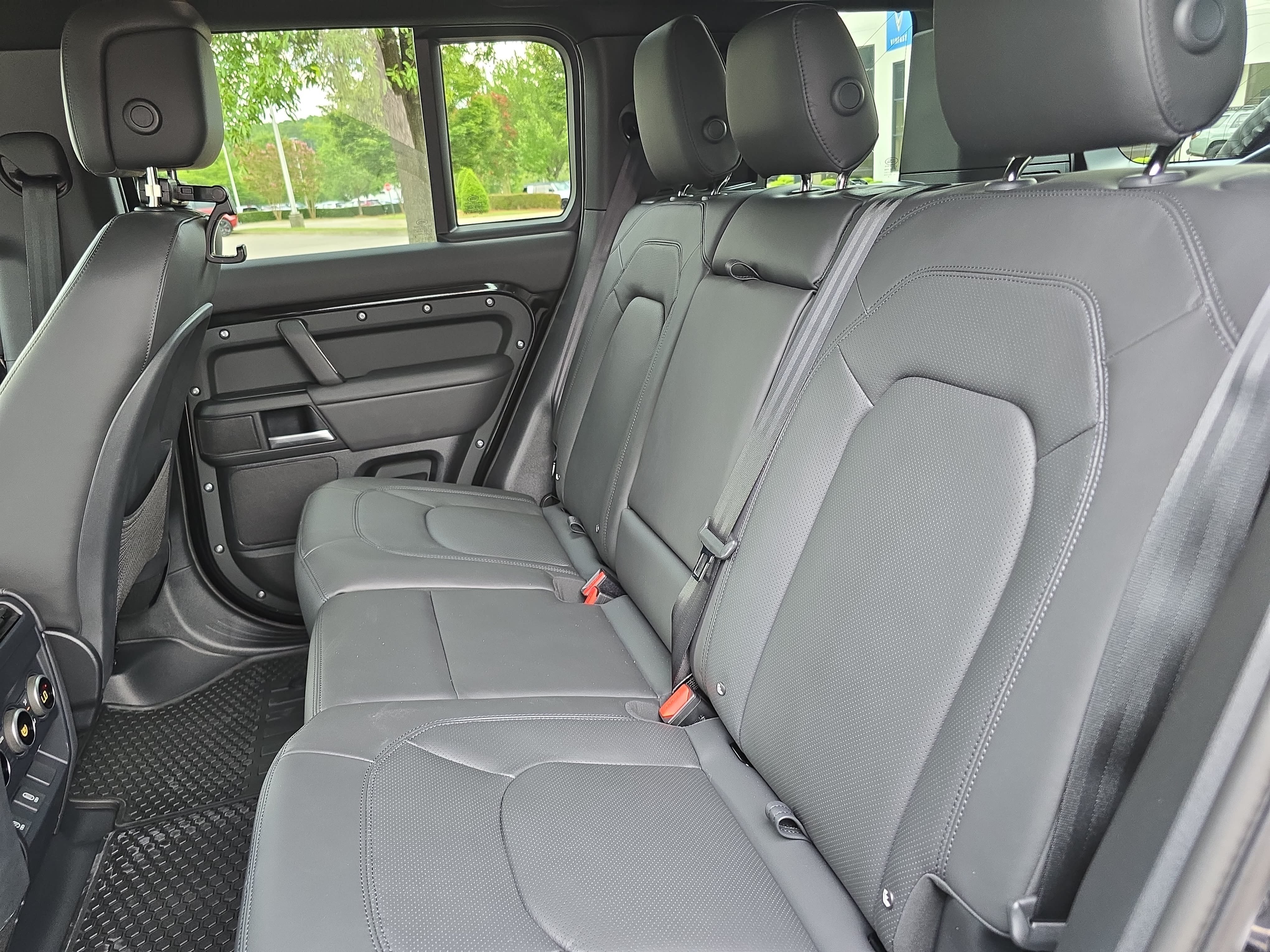 New 2026 Land Rover Defender 110 X-Dynamic SE AWD/4WD image 13