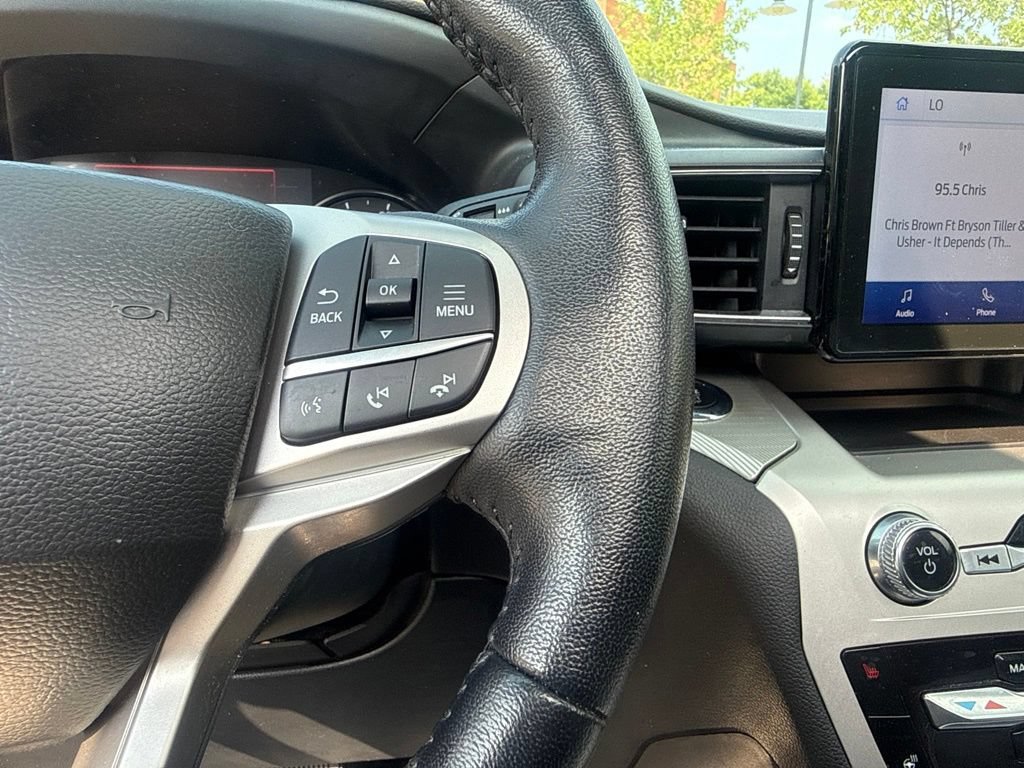 Used 2022 Ford Explorer XLT w/ Equipment Group 202A AWD/4WD image 16
