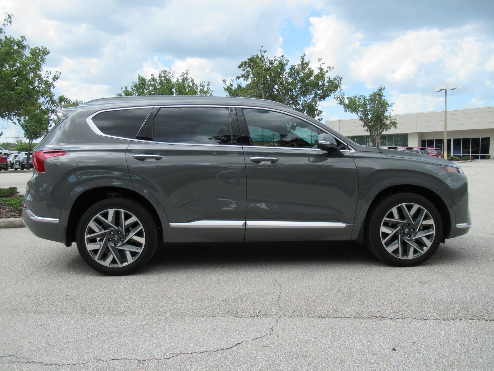 Used 2023 Hyundai Santa Fe Calligraphy FWD image 2