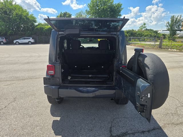 Used 2018 Jeep Wrangler Unlimited Sahara AWD/4WD image 14