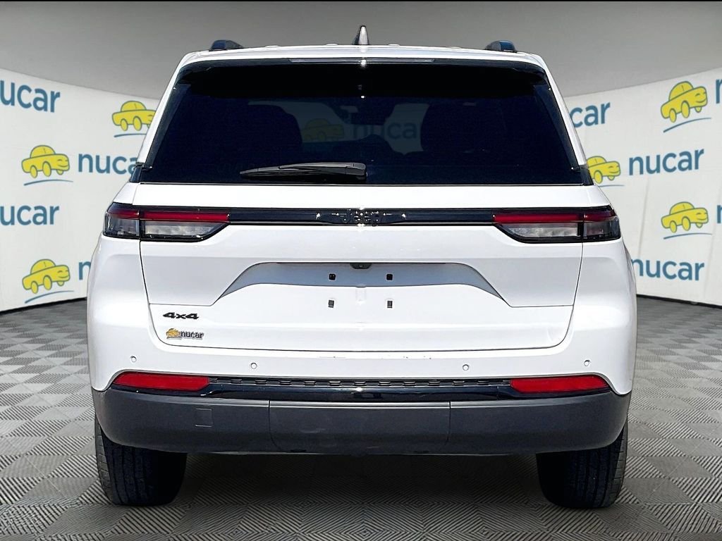 Used 2025 Jeep Grand Cherokee Altitude AWD/4WD image 5