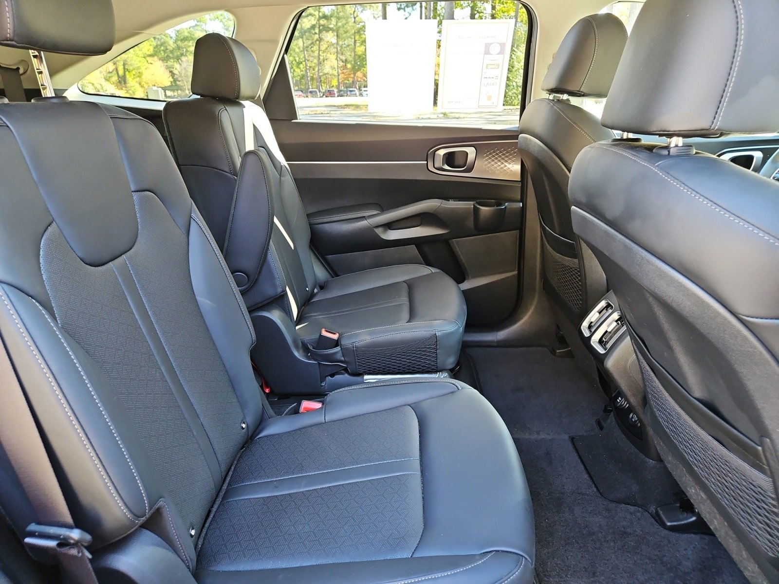 Used 2023 Kia Sorento EX image 17