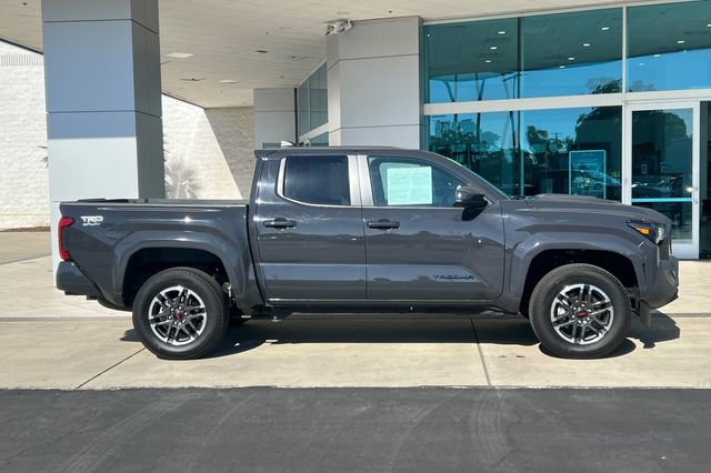 Used 2025 Toyota Tacoma TRD Sport AWD/4WD image 3