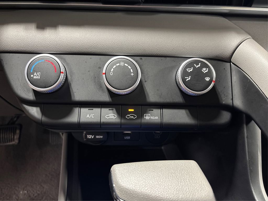 Certified 2025 Hyundai Elantra SE image 30