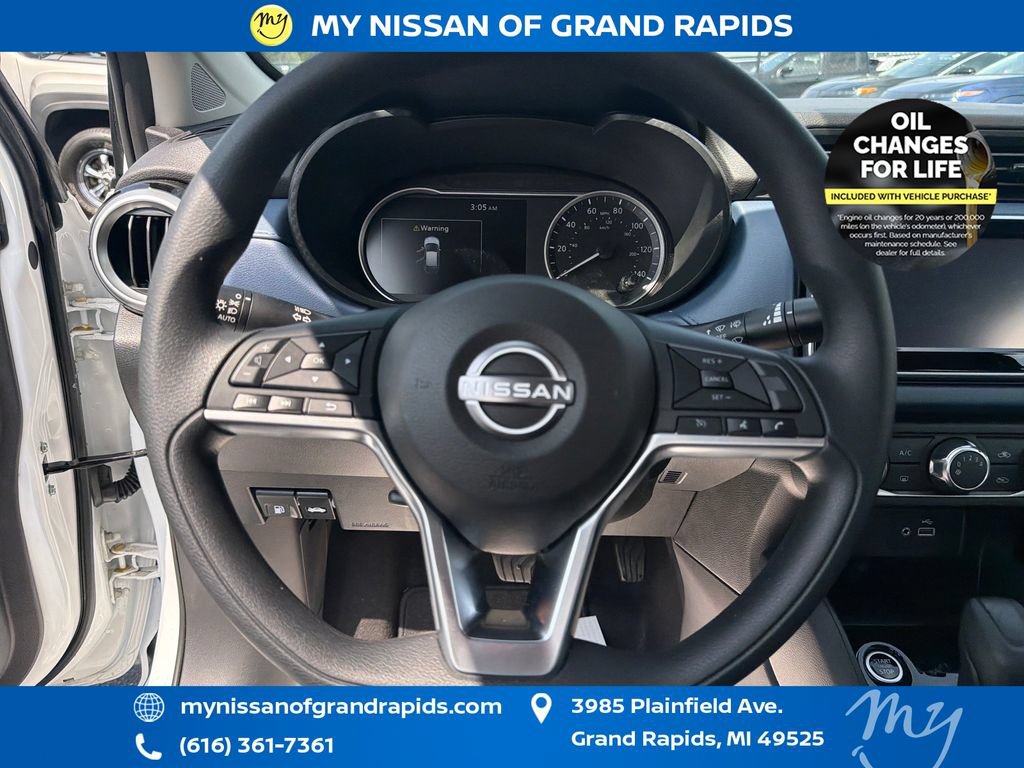 Used 2025 Nissan Versa SV w/ Trunk Package FWD image 15