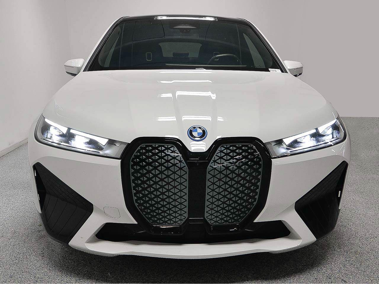 Used 2024 BMW iX xDrive50 w/ Premium Package AWD/4WD image 2