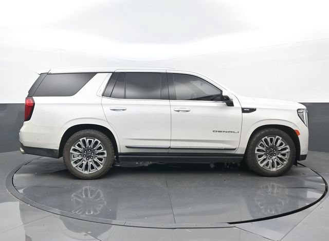 Used 2023 GMC Yukon Denali Ultimate AWD/4WD image 2