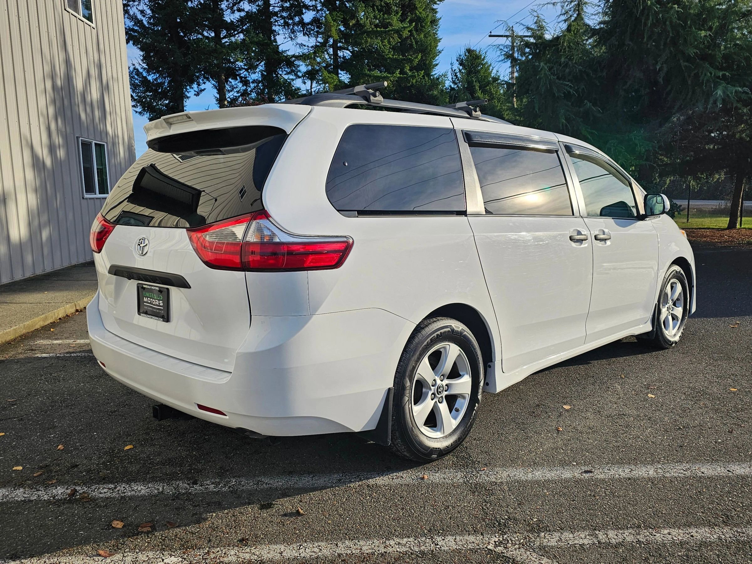 Used 2020 Toyota Sienna L image 3