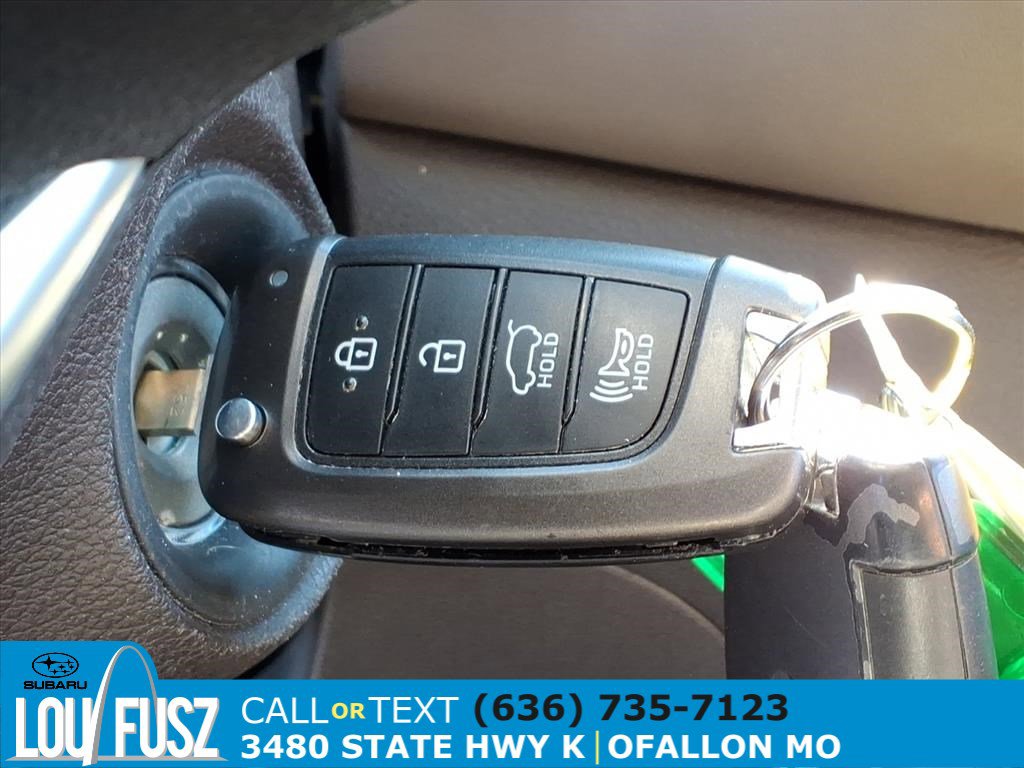 Used 2019 Hyundai Santa Fe SE image 18