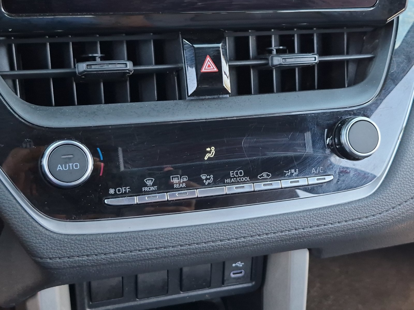 Used 2024 Toyota Corolla Cross AWD Hybrid image 18