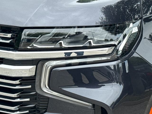 Used 2024 Chevrolet Suburban Premier w/ Advanced Technology Package AWD/4WD image 4