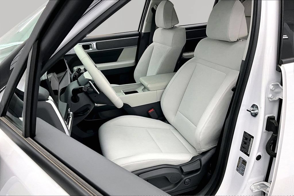 Used 2026 Hyundai Santa Fe SE FWD image 25