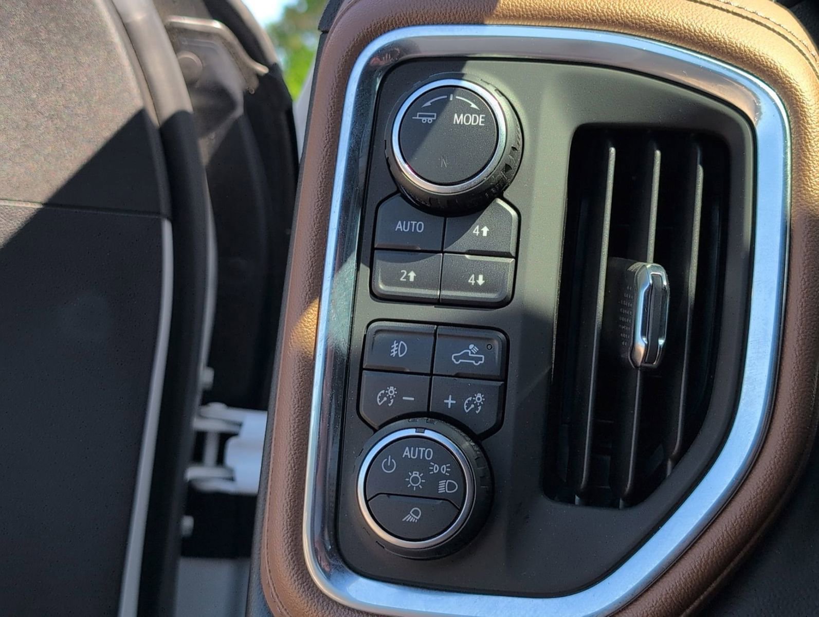 Used 2021 Chevrolet Silverado 1500 High Country w/ Technology Package image 26