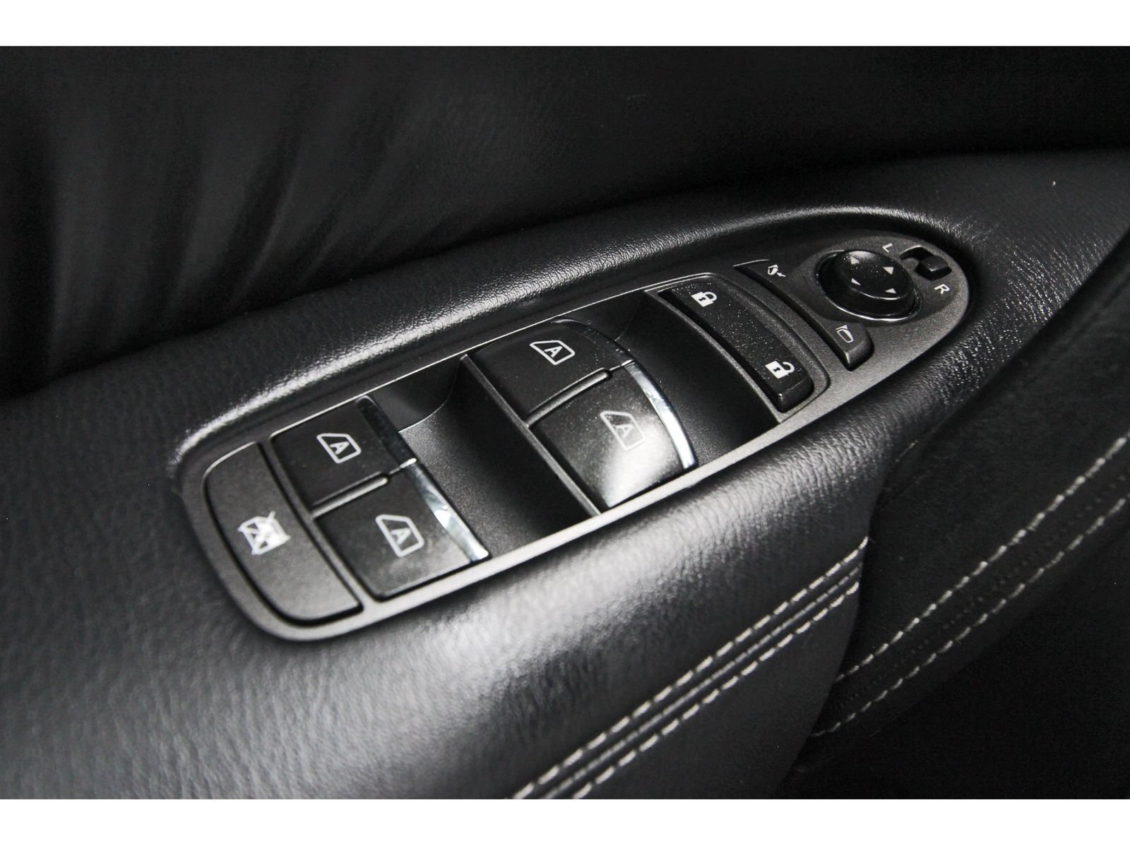 Used 2017 Nissan Armada Platinum RWD image 25
