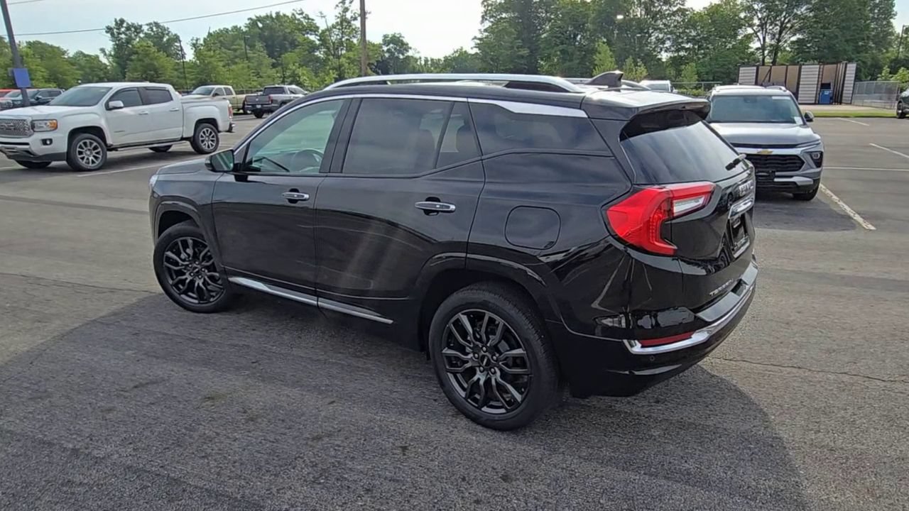 Used 2023 GMC Terrain Denali w/ Black Diamond Edition AWD/4WD image 7