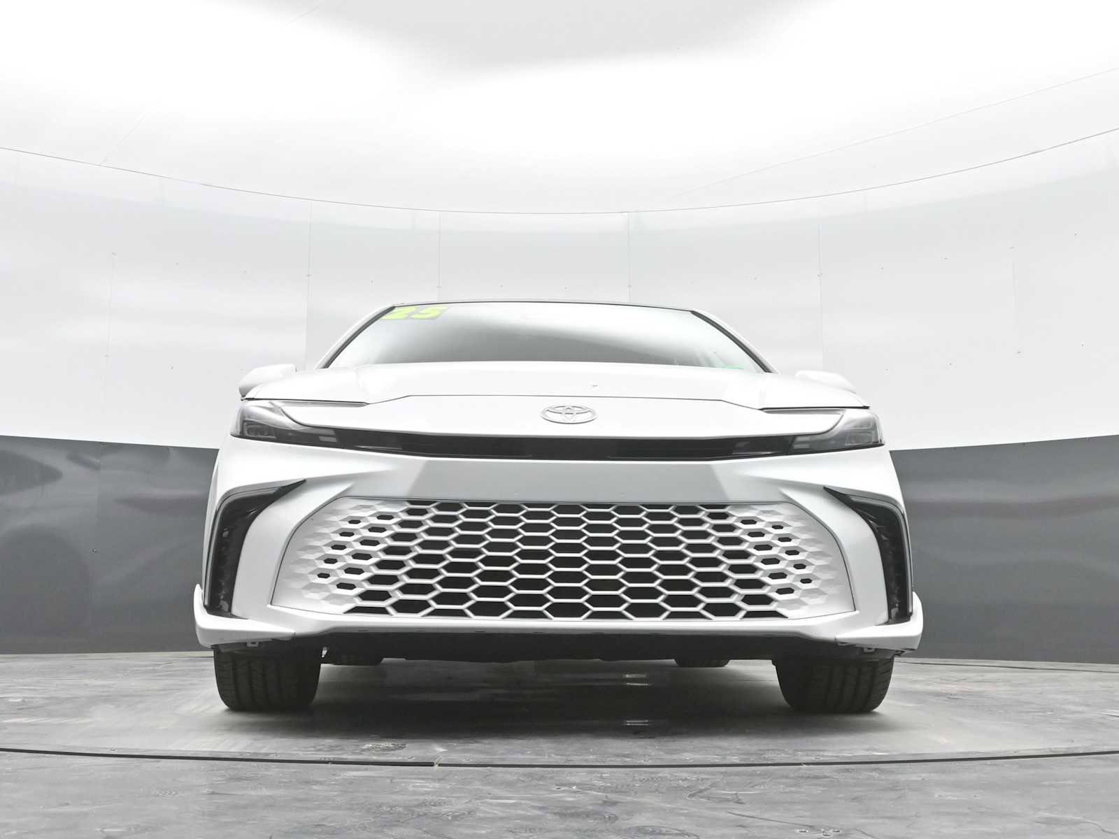 Used 2025 Toyota Camry XSE image 34