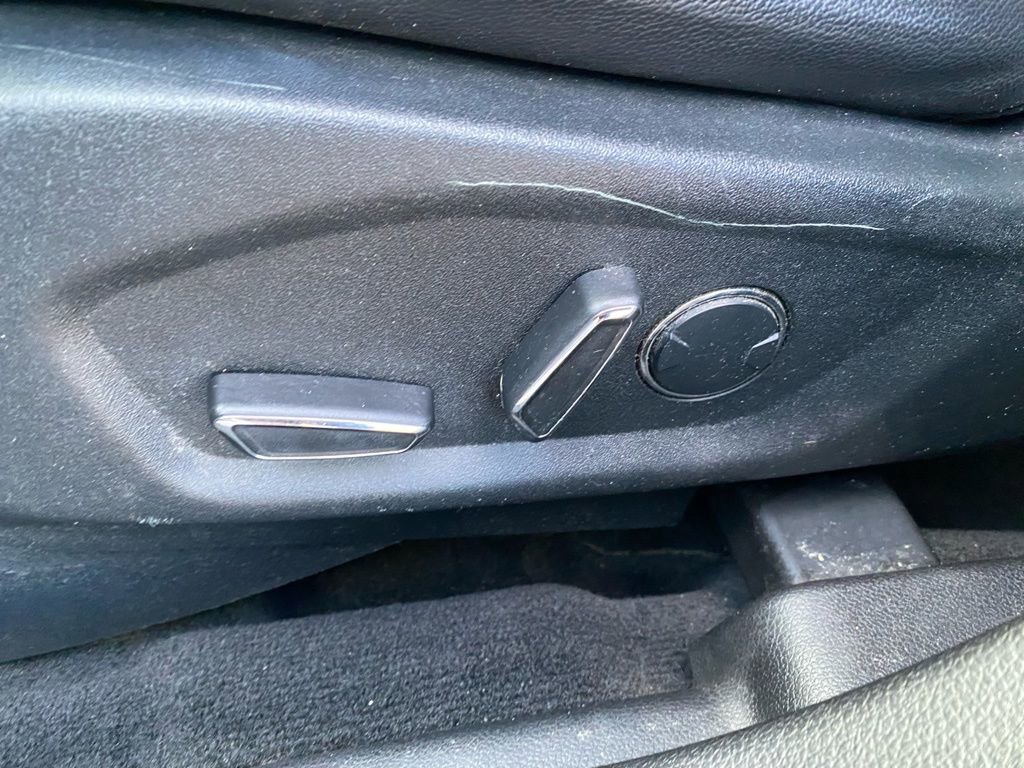 Used 2018 Ford Explorer XLT w/ Equipment Group 202A image 15