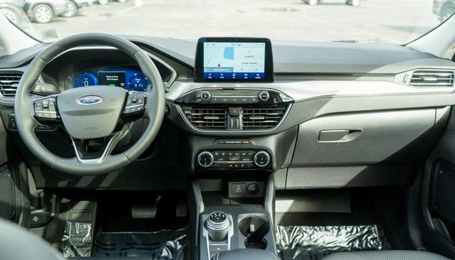 Used 2022 Ford Escape Titanium w/ Class II Trailer Tow Package image 15