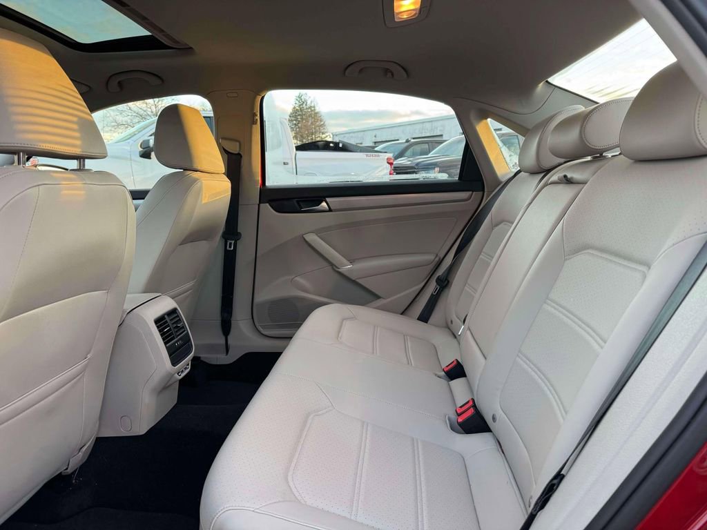 Used 2022 Volkswagen Passat 2.0T SE image 11