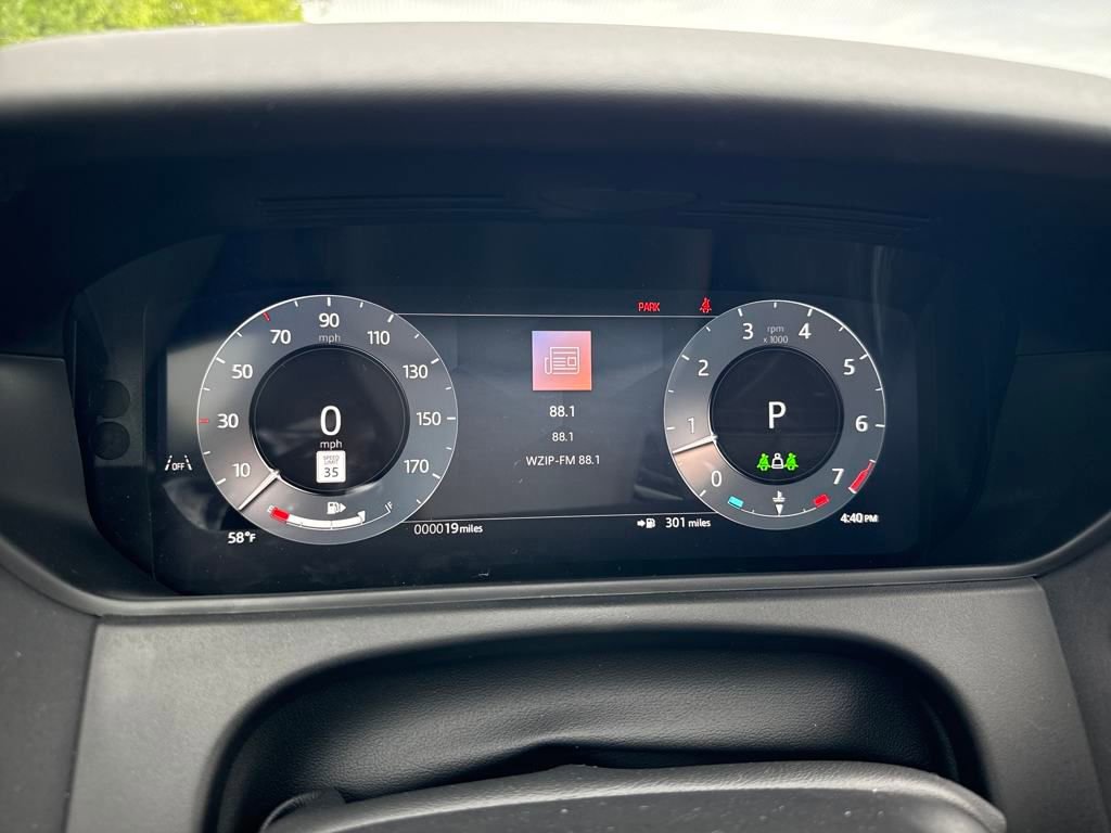 New 2026 Land Rover Range Rover Velar Dynamic SE image 22