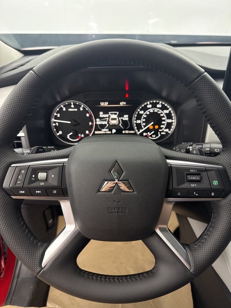 New 2025 Mitsubishi Outlander SE image 17