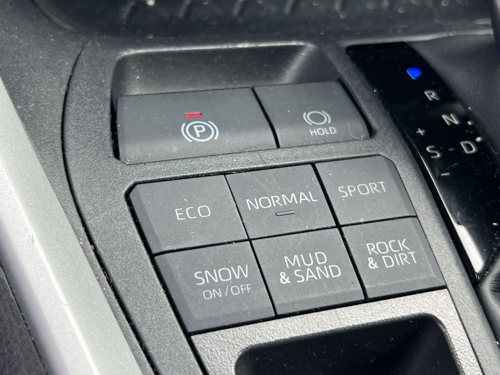 Used 2025 Toyota RAV4 LE AWD/4WD image 31