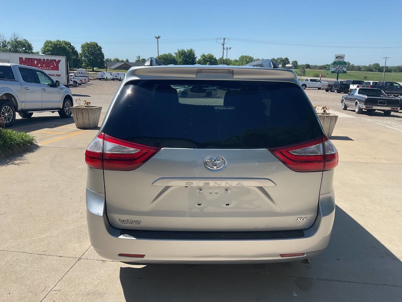 Used 2015 Toyota Sienna XLE FWD image 8