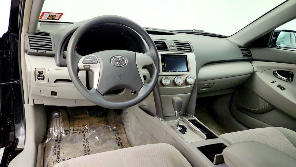 Used 2010 Toyota Camry LE FWD image 12