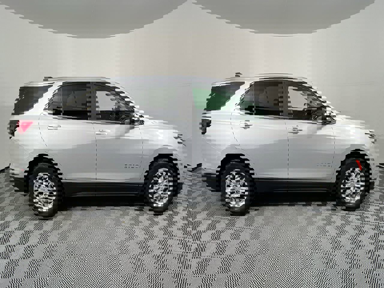 Used 2022 Chevrolet Equinox LT image 2