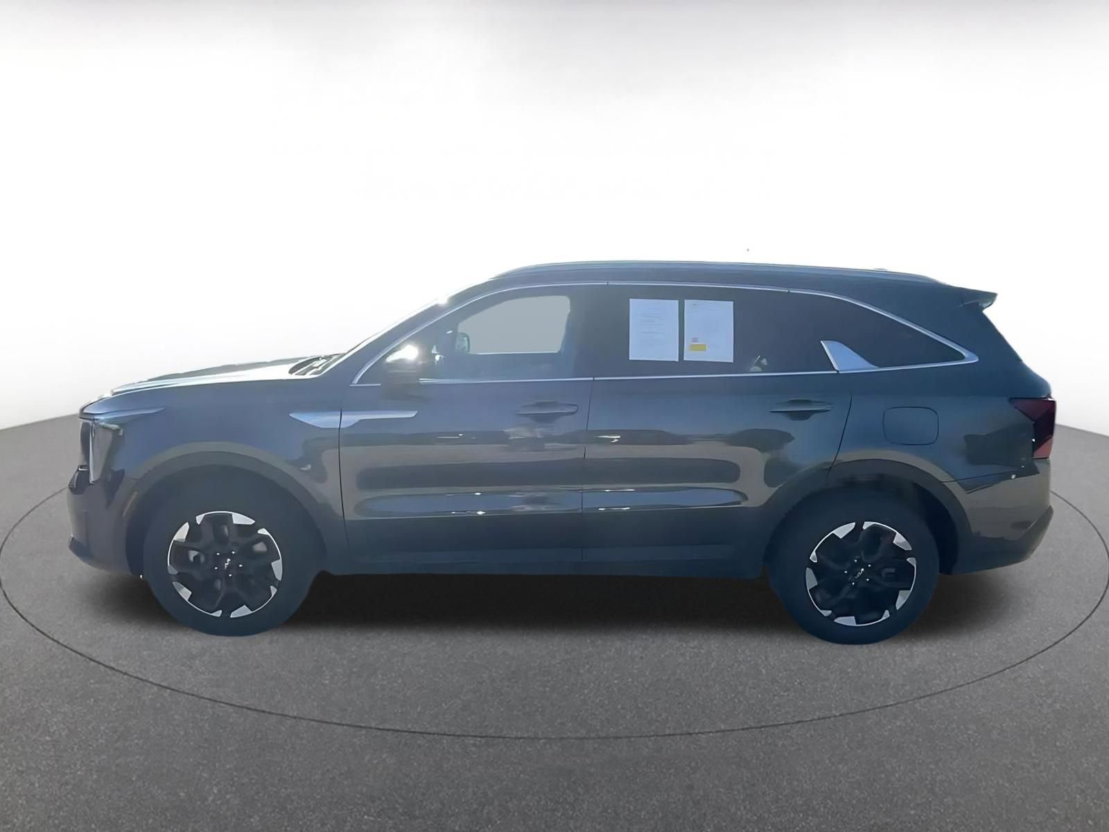 Used 2024 Kia Sorento S image 9