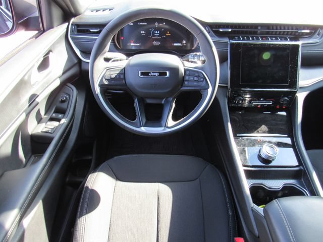Used 2025 Jeep Grand Cherokee L Laredo RWD image 18