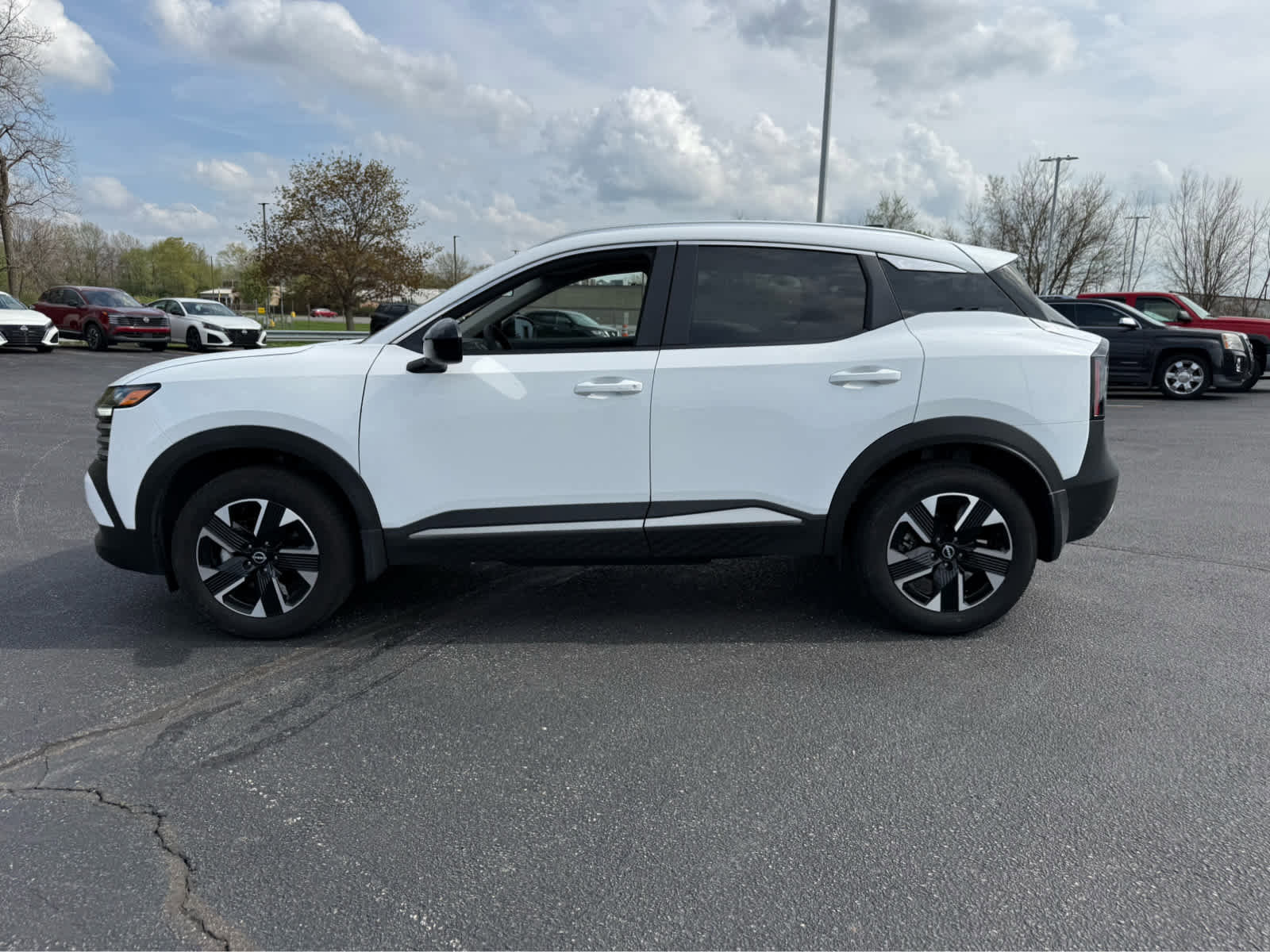 Used 2026 Nissan Kicks SV w/ SV Premium Package AWD/4WD image 4