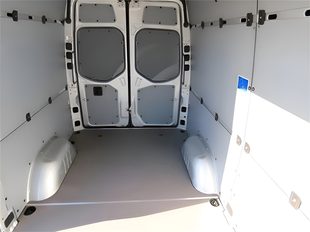 Used 2024 Mercedes-Benz Sprinter 2500 image 23
